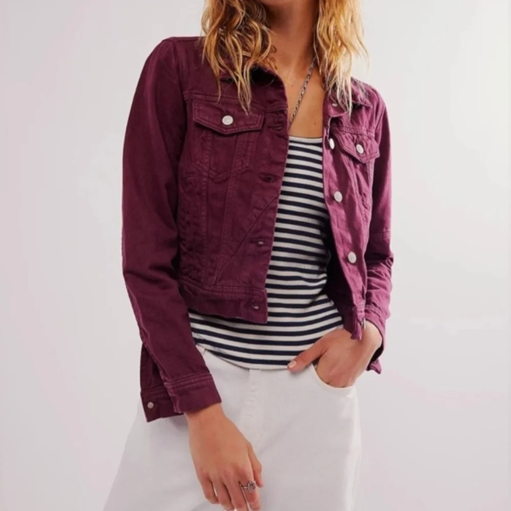 NWT We The Free Button Down Cropped Denim Jacket In Burgundy - XL - Picture 1 of 8